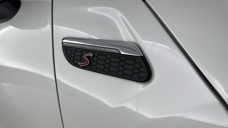 MINI Hatchback 2.0 Cooper S Classic 3dr Auto Petrol Hatchback